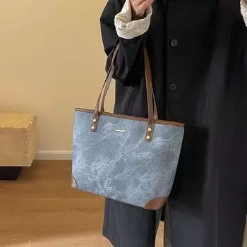 Casual large-capacity tote bag women s new 2024 large bag high-end niche commuter bag trendy shoulder bag светло-серый