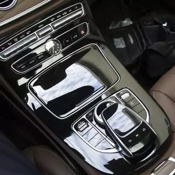 Центральная консоль автомобиля Рамка панели переключения передач Крышка панели переключения передач Отделка для Mercedes Benz E-Class W213 2016-2018 Аксессуары из глянцевого черного цвета