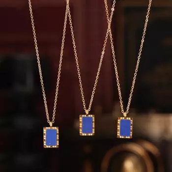 Цепочка на ключицу из натурального синего лазурита с геометрическим узором в стиле ретро, титановая сталь, покрытая 18-каратным золотом, которое не выцветает и сохраняет форму на ветру.