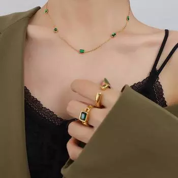 Цепочка на ключицу Wind Natural Square Emerald Zircon Niche Light Luxury Temperament Plated 18K Gold P115