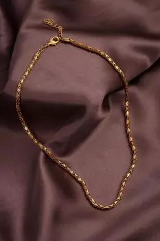 Цепочка золотого цвета среднего размера в виде змеи