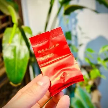 Чай Bohea Tongmuguan Lapsang Souchong Альпийский аромат диких цветов Фруктовый аромат Маленький красный сладкий традиционный ремесленный чай 16g