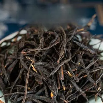 Чай Фэнхуан Цин Работа Дянь Хун Китай Красный Лицзяо Юньнань Черный чай с древним деревом