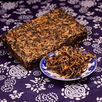 Чай Fengqing Dian Hong Golden Buds Dianhong Dian Hong Yunnan Черный чай кирпичик 250г