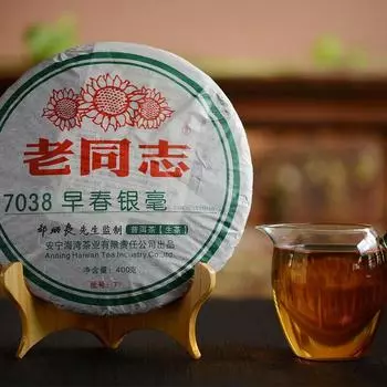 Чай приготовленный 400г Haiwan Old Comrades 7038 сырой чайный торт