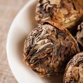 Чай пуэр из Юньнань Линьцан, белый чайный торт «Лунный свет», 500 г