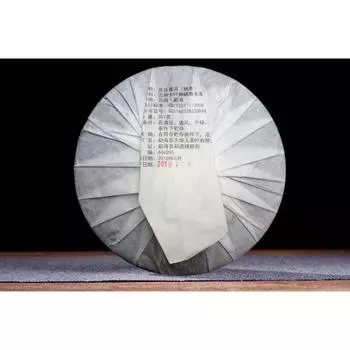 Чай пуэр из провинции Юньнань Мэнхай, приготовленный на основе чая Palace Brown Mountain Yiwu, семь блинчиков чая Zi 357 г 357g