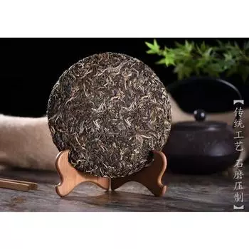 Чайная лепешка с разноцветным павлином Пуэр от Menghai Liming Spark Tea Factory с золотым павлином 357 г 357g