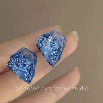 Charming Ice Extract Blue! Asymmetrical Blue Ice Crystal Earrings! Light Luxury Minority Three-Dimensional Geometric Earrings Graceful Earrings A1795 Asymmetrical blue ice crystal earrings