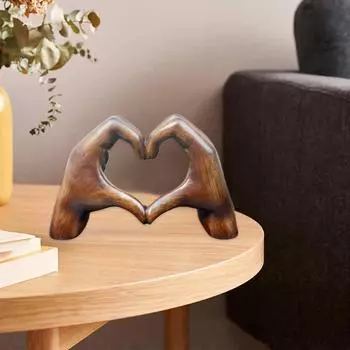 Charming Wood Grain Effect Love Sculpture Resin Craft Decor Heart Hands Statue Love Hand Gesture Statues Room Wedding Decoration
