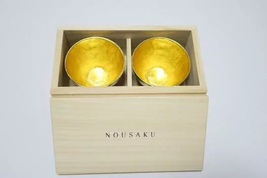 Чашка для сакэ Nousaku из сусального золота, пара из павловнии, комплект из 2 шт.
