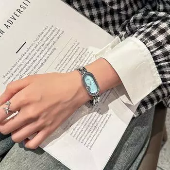 Часы-браслет Модные и простые женские часы с овальным жемчугом Нишевые высококачественные часы с цепочкой для женщин