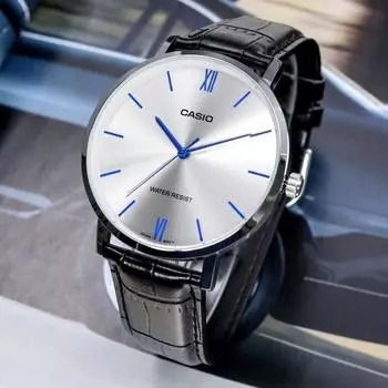 Часы Casio с тонким кожаным ремешком большого размера