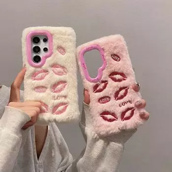 Чехол Cue Soft Kiss Lip Plush для телефона Samsung S24 S23 Ultra Plus A55 A54 A35 A15 A14 с подставкой для объектива, пушистый, теплый, ударопрочный чехол Samsung S24 белый