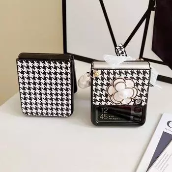 Чехол для телефона из искусственной кожи с рисунком камелии и 3D-бусами для Samsung Galaxy Z Flip 3 Z Fold 4 5G, портативный защитный чехол с шелковым шарфом и цепочкой Samsung Z flip 3 белый