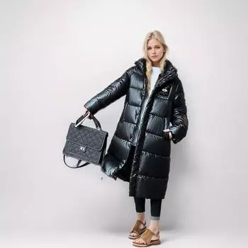 Черная пуховая куртка с хлопковой подкладкой, зимняя женская удлиненная выше колена, черная золотая куртка с хлопковой подкладкой M чёрный