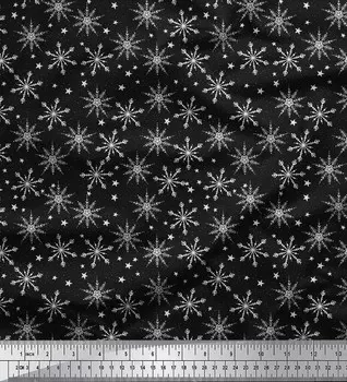 Черная японская креп-сатиновая ткань Soimoi с принтом снежных хлопьев и звезд, 42 дюйма по метрам 42 Inch Wide - Poly Crepe чёрный