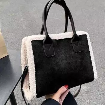 Черная сумка через плечо с ремешком из нубука