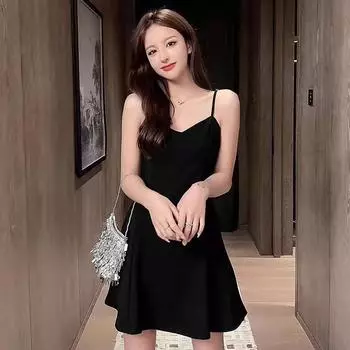 Черная юбка на подтяжках женская летняя внутренняя крышка, низ облегающий тонкий платье короткая юбка сексуальная верхняя одежда Хепберн маленькое черное платье весна S чёрный