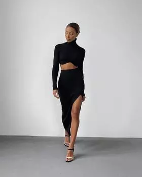 Черная водолазка из трикотажа Mai Oasis