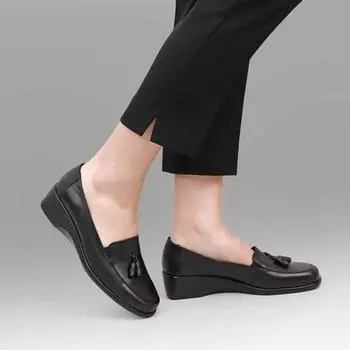 Черная женская повседневная обувь с наполнителем из натуральной кожи и кисточками