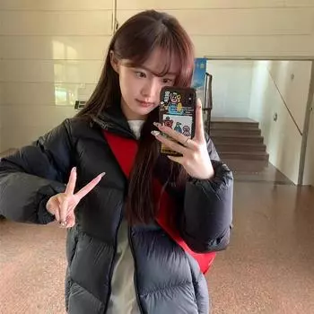 Черно-белая куртка на утином пуху женская короткая зимняя новинка 2024 года, куртка высокого класса с маленькими булочками S чёрный