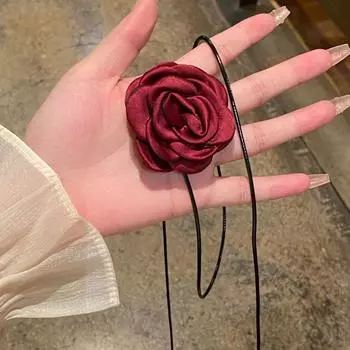 Черно-белое колье-чокер с розой, колье на ключицу с камелией