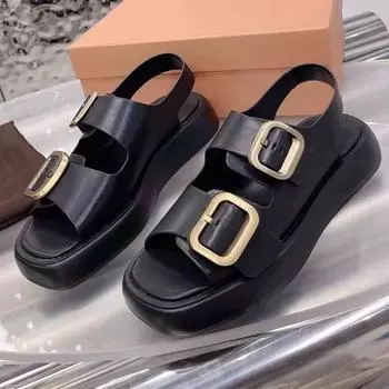 Черно-белые кожаные сандалии. Летняя женская обувь. Сандалии на плоской подошве с квадратным носком. Модные простые сандалии с металлической квадратной пряжкой на толстой подошве. 40 белый