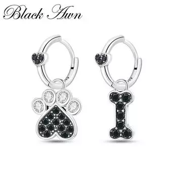 Черно-белые ювелирные серьги-подвески с узором «лапы и кости»