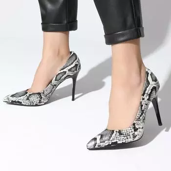 Черно-белые женские вечерние туфли на шпильке со змеиным рисунком