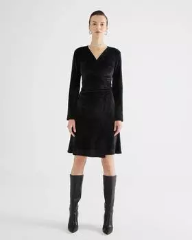 Черное бархатное двубортное платье