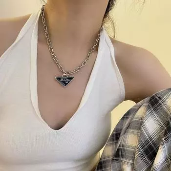 Черное треугольное ожерелье для женщин, летнее, простое, нишевое, легкое, роскошное, не выцветающее, ожерелье на шею, ювелирные изделия, аксессуары, модная цепочка из титановой стали