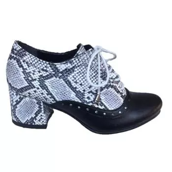 Черные ботильоны из натуральной кожи маленького и большого размера бело-черного цвета со змеиным рисунком