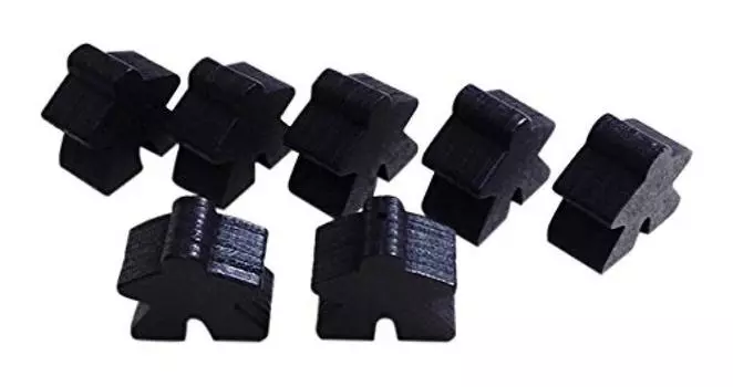 Черные деревянные фигуры 75 человекоподобных (приблизительно. куски)