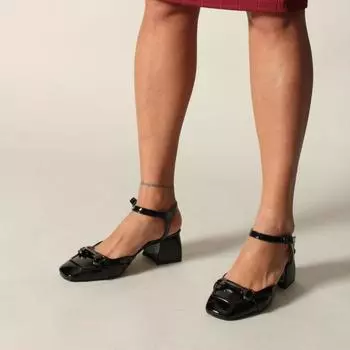 Черные классические женские туфли из мятой лакированной кожи на каблуке