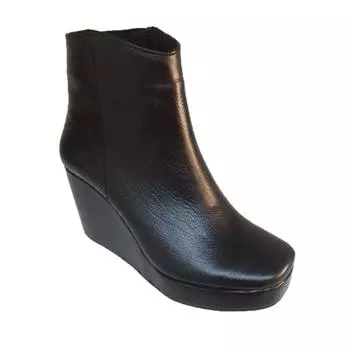 Черные короткие сапоги из натуральной кожи на танкетке маленького и большого размера