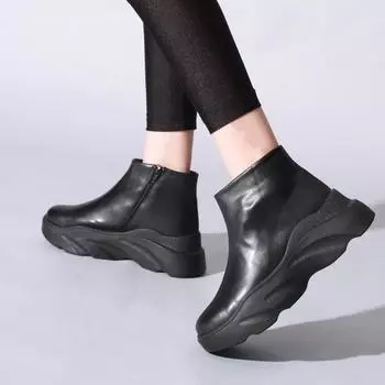 Черные кожаные ботинки и ботильоны