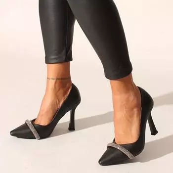 Черные кожаные женские классические туфли на каблуке на каблуке