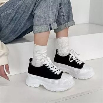 Черные кроссовки женские 2024 новые кожаные массивные кроссовки женские спортивные туфли толстые теннисные вулканизированные туфли туфли на платформе 35 чёрный