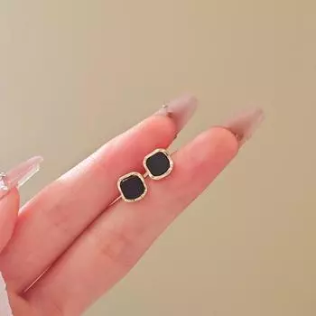 Черные квадратные серьги-гвоздики Женственные высококачественные серьги Черные белые квадратные маленькие серьги для женщин