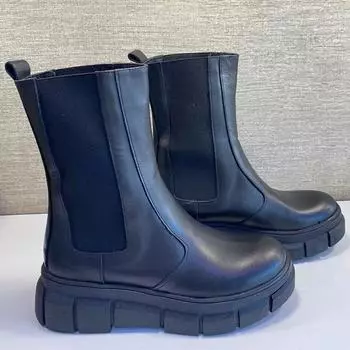 Черные сапоги в женском стиле