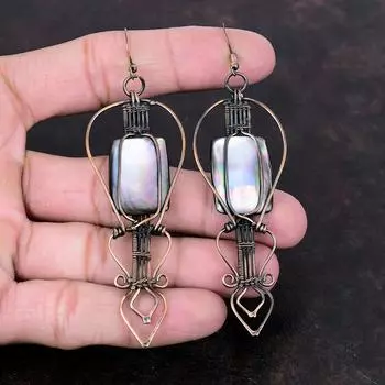 Черные серьги из перламутра Серьги из медной проволоки Медные украшения Серьги ручной работы Ювелирные изделия из камня Серьги из драгоценных камней Подарок для женщин