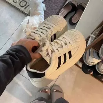 Черные туфли Shell Head Board для женщин, ранняя весна, новые, на толстой подошве, высококачественные, для отдыха, спорта, большие милые туфли Big Head Board для женщин 35 чёрный