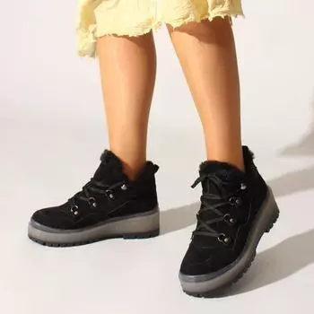 Черные замшевые женские ботинки и ботильоны