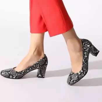 Черные женские классические туфли на каблуке