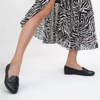 Черные женские кожаные туфли на плоской подошве из натуральной кожи