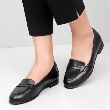 Черные женские лоферы на плоской подошве из натуральной кожи с круглым носком на плоской подошве