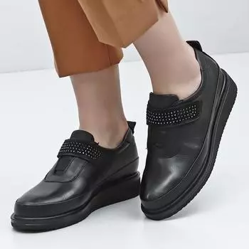 Черные женские повседневные туфли из натуральной кожи с круглым носком и подошвой с камнями