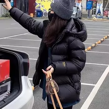 Черный и золотой пуховик женский 2024 зима новый маленький свободный модный черный белый утиный пуховый хлеб куртка короткое пальто S [Recommended 90-55kg]
