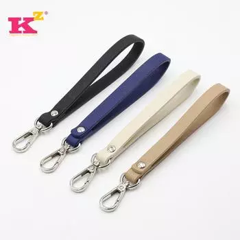 Черный клатч из искусственной кожи с крестообразным узором и ручкой-ремешком